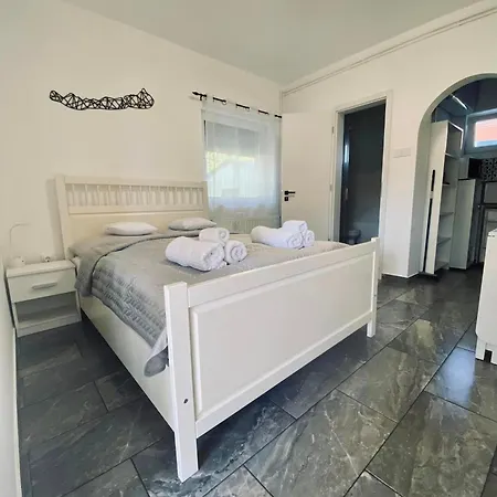 Garda Apartment